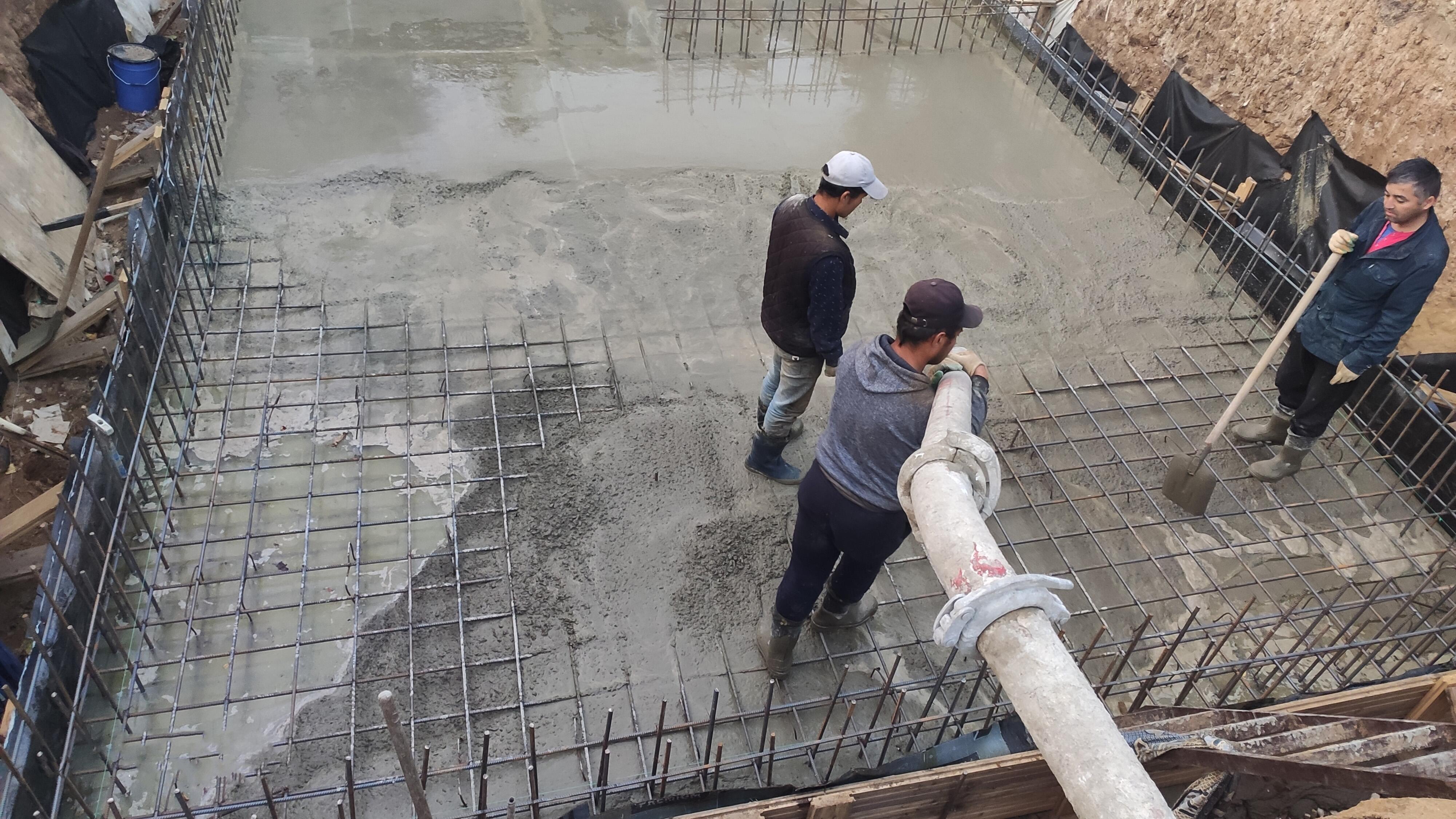 Доставка гранитного бетона линейным бетононасосом в Заречье