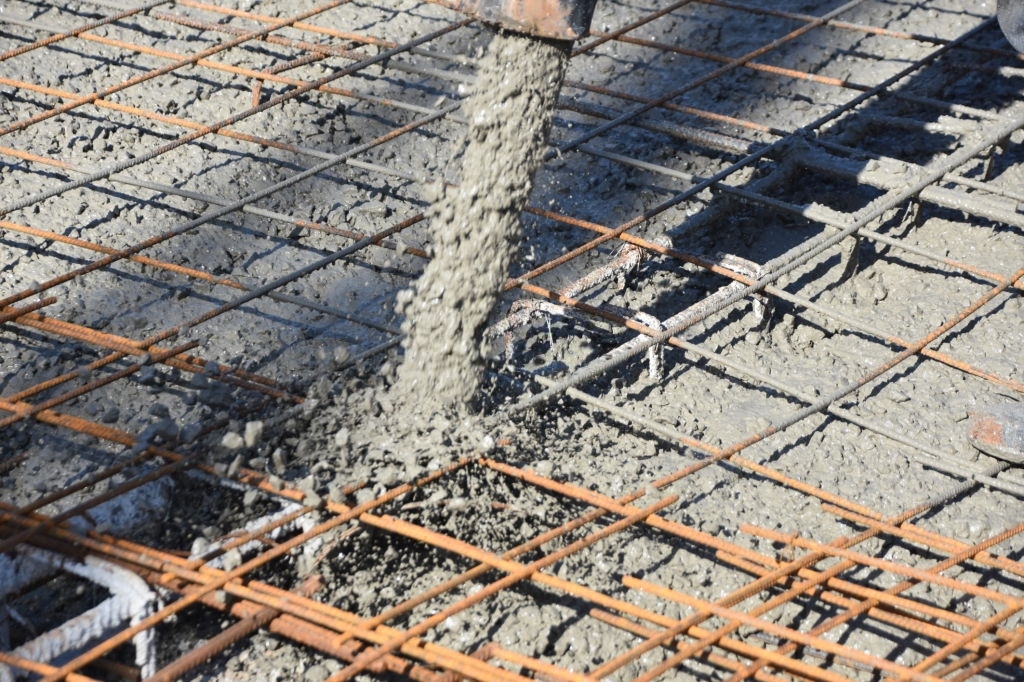 Заливка гранитной бетонной смеси тяжелого класса b50 от производителя